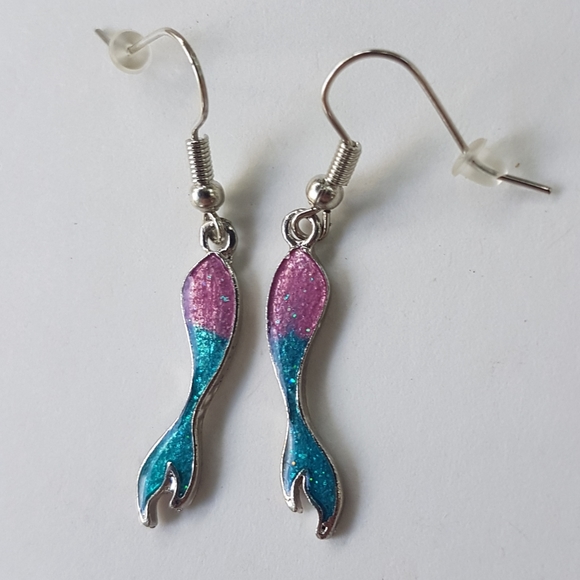🧜🏼‍♀️ Mermaid Tail Earring - Picture 3 of 5